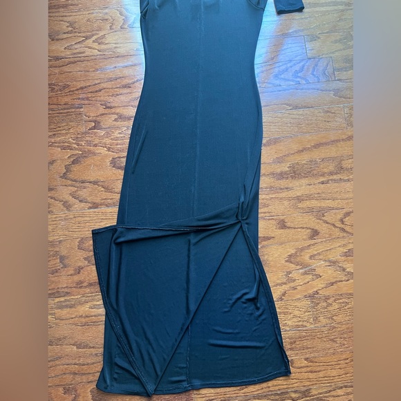 Black Long Sleeve Turtleneck Maxi Dress With a Slit at the Side - Picture 3 of 4